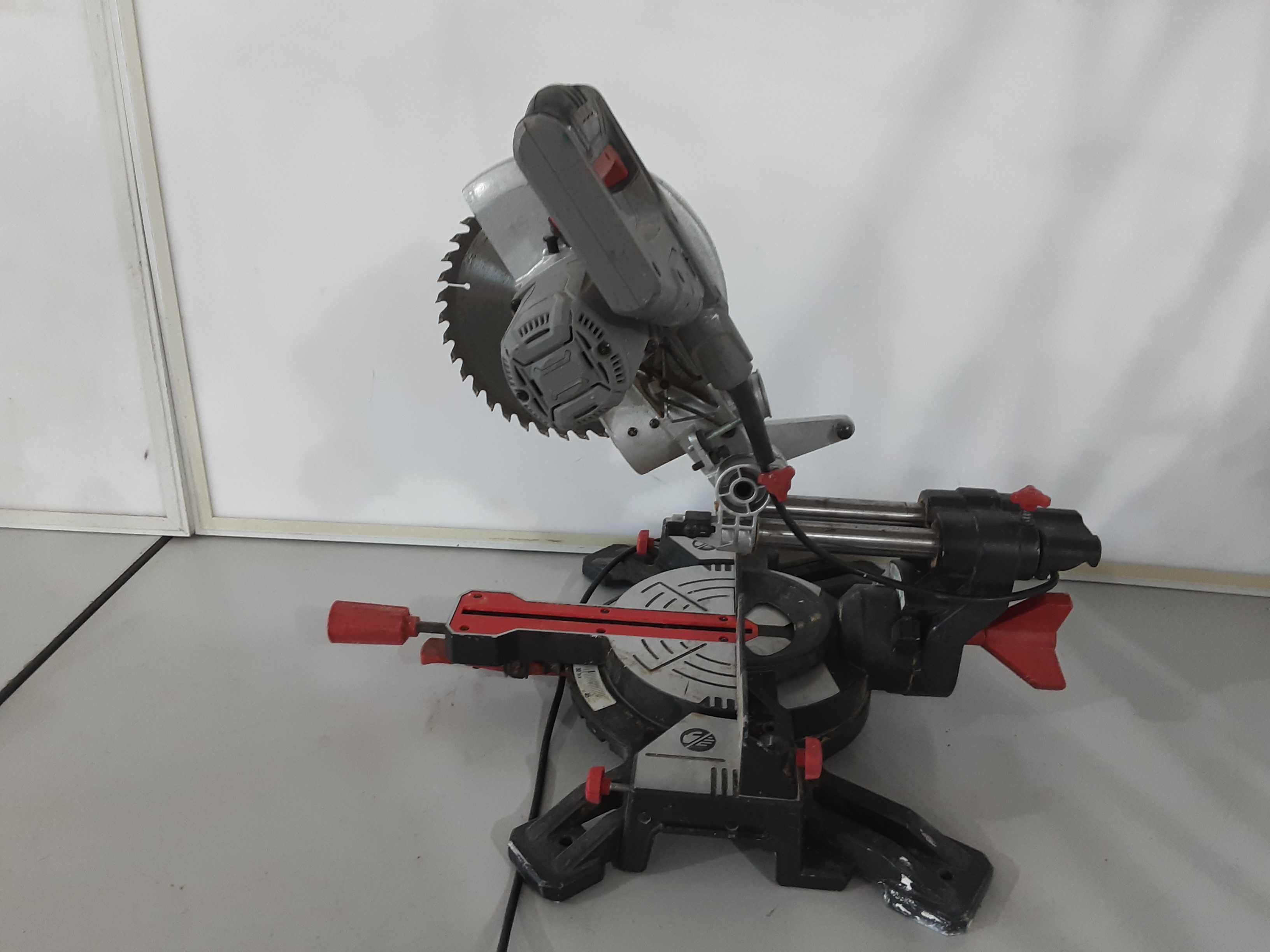 Циркуляр пендула - Wickes 1500W / 210mm