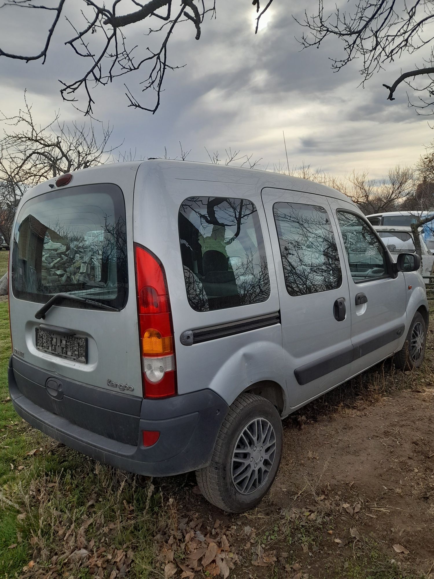 Renault Kangoo 1.5 dci 48kw НА ЧАСТИ