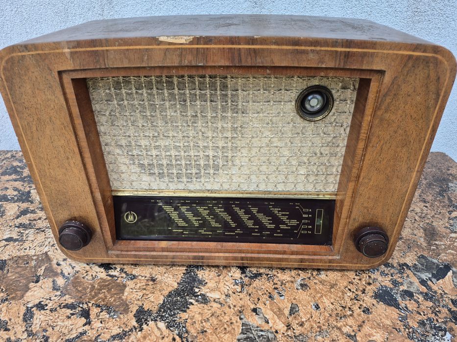 Radio cu lampi marca Mertz Capri,made in Germany  fabricat in 1950
