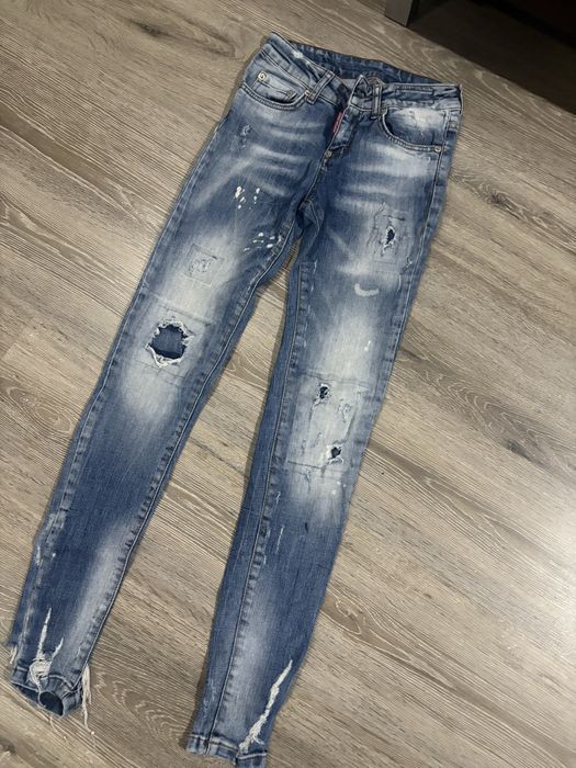 Дамски дънки ефектни ,dsquared