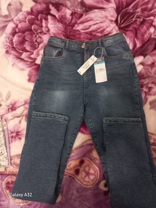 Продам джинсы для девочек