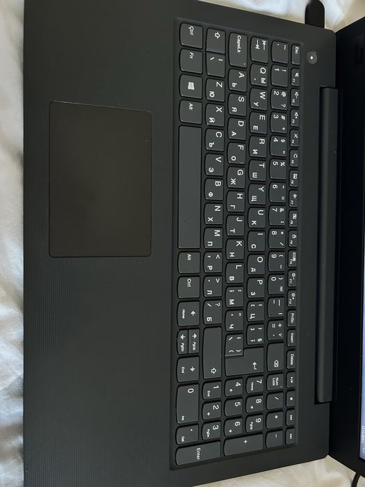 Лаптоп Lenovo V130-15IKB
