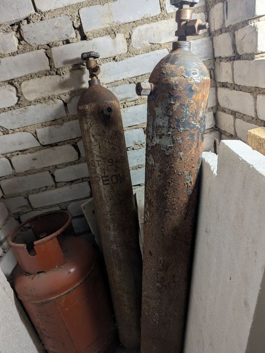 Продам газовые баллоны.