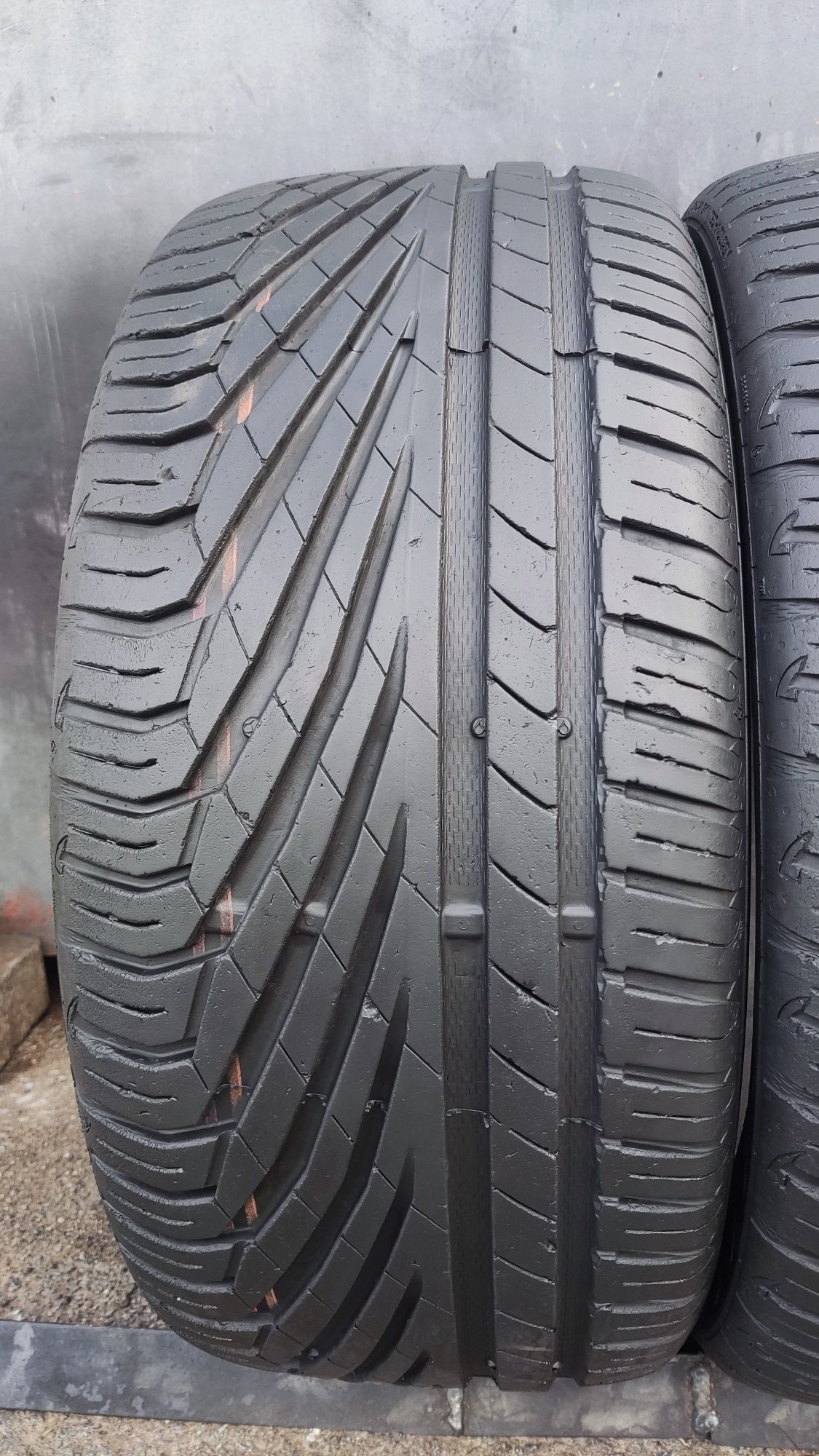 1бр. лятна гума 245/45/17 Uniroyal Rain Sport 
dot22
7.7mm
Добро състо