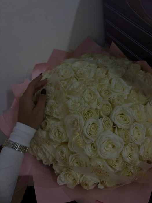 Белые розы 101штук
