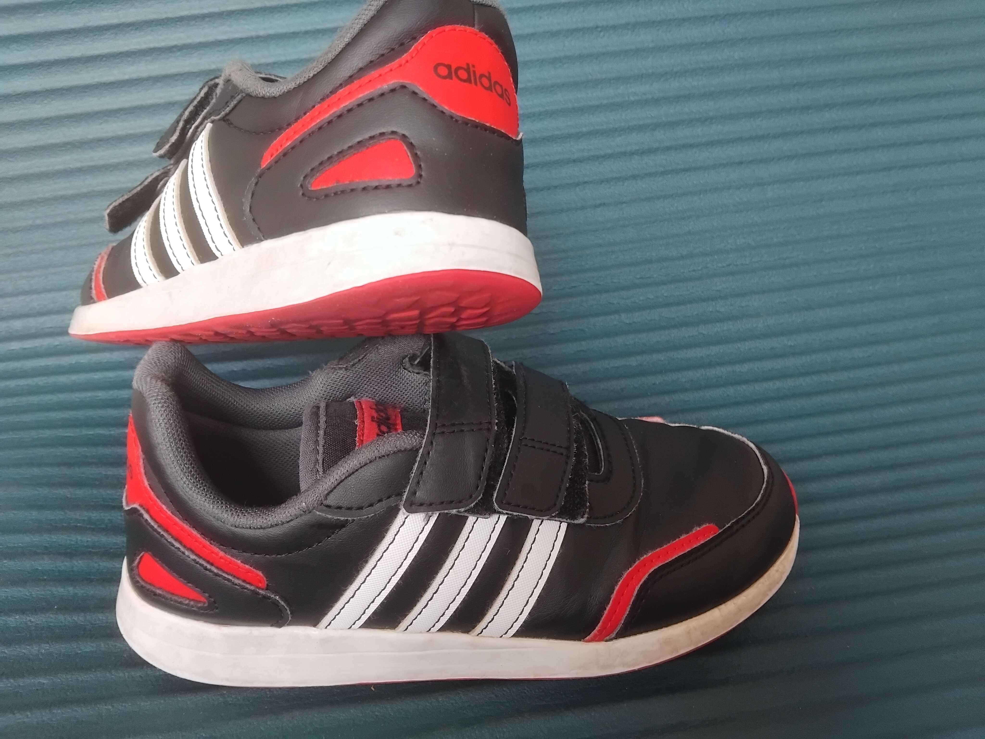 ADIDAS 100% оригинални детски маратонки, 32 номер