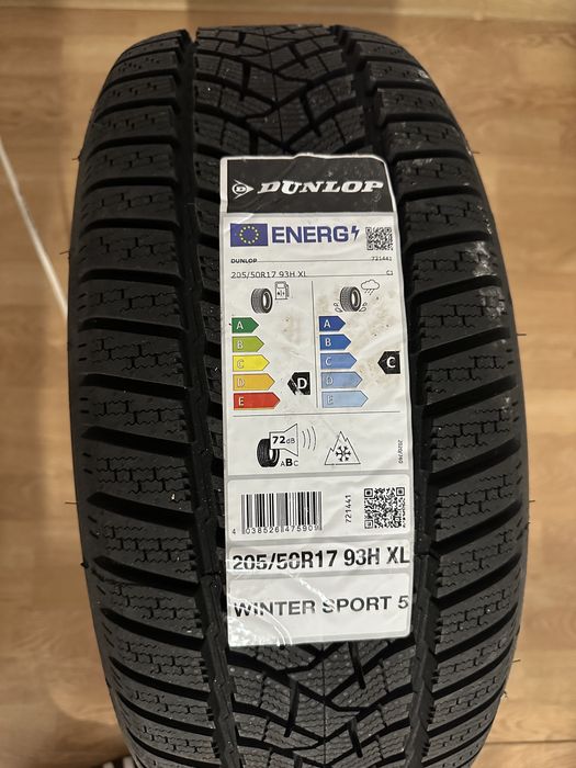 Vand cauciucuri de iarna, unu nou si 3 sunt folosite un sezon