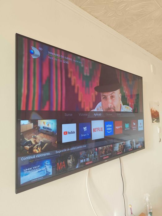 TV smart Philips foarte mare 139 cm