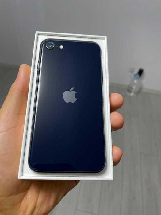 КАТО НОВ!!! Iphone SE  2022  128GB  Със AirPods Pro 2nd Generation