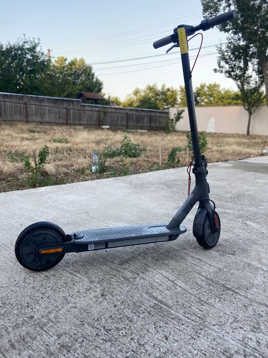 Vând trotineta electrica Xiaomi mi electric scooter 3 lite