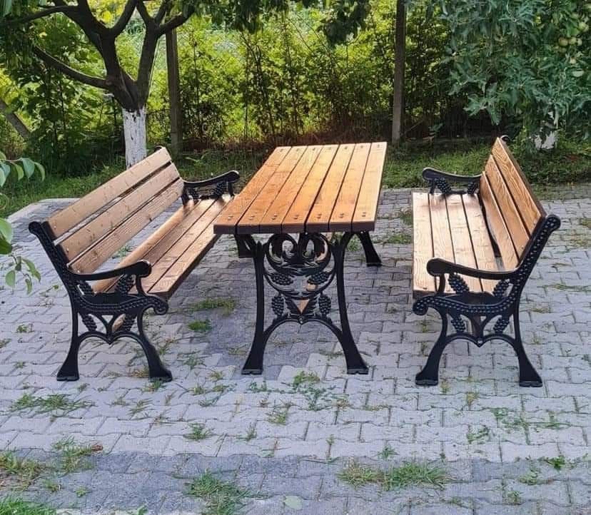 Маса с две пейки