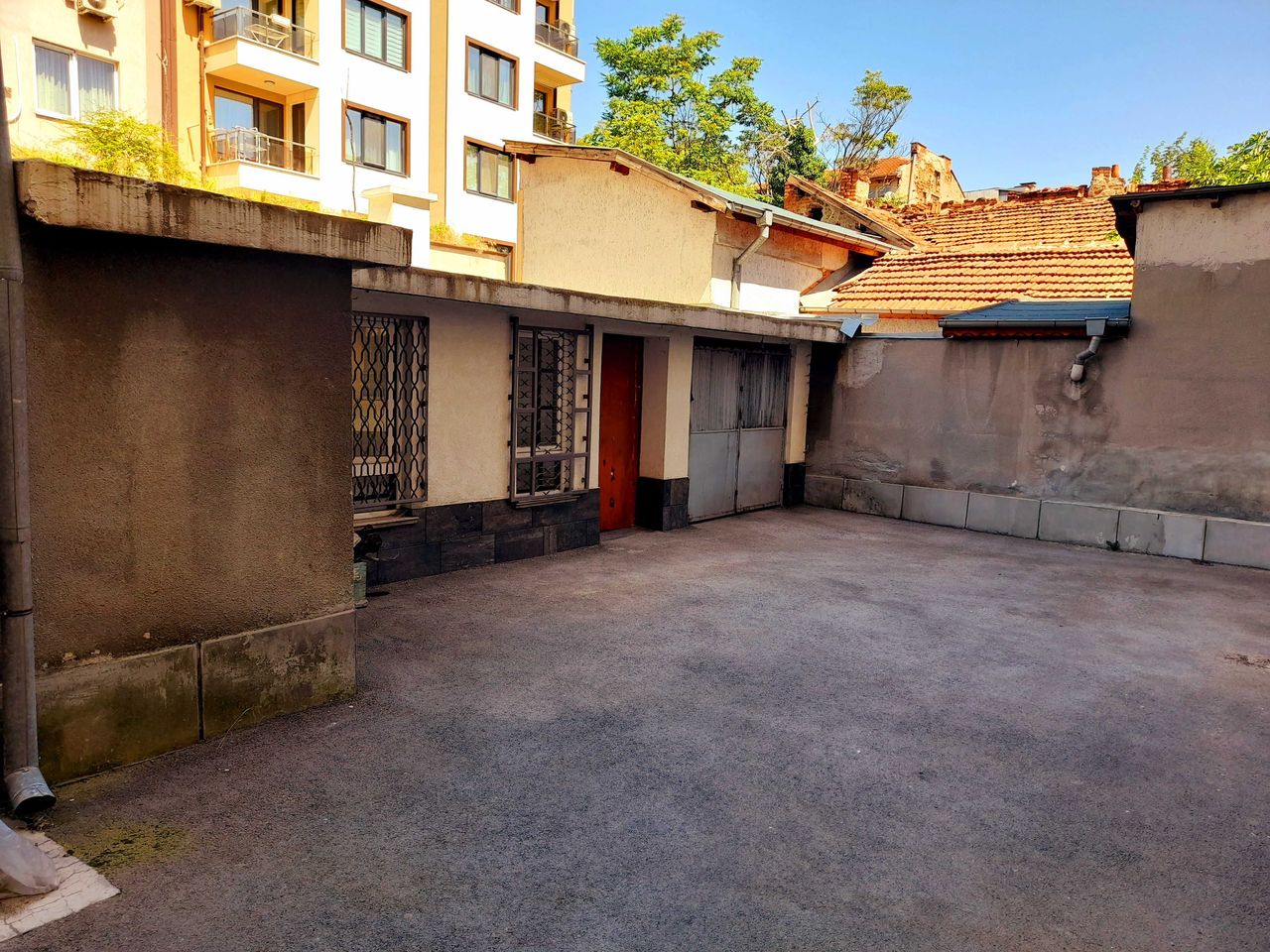 Продава се Промишлена сграда в София, Център - 47 кв.м за 1426 €/кв.м - Снимка #2