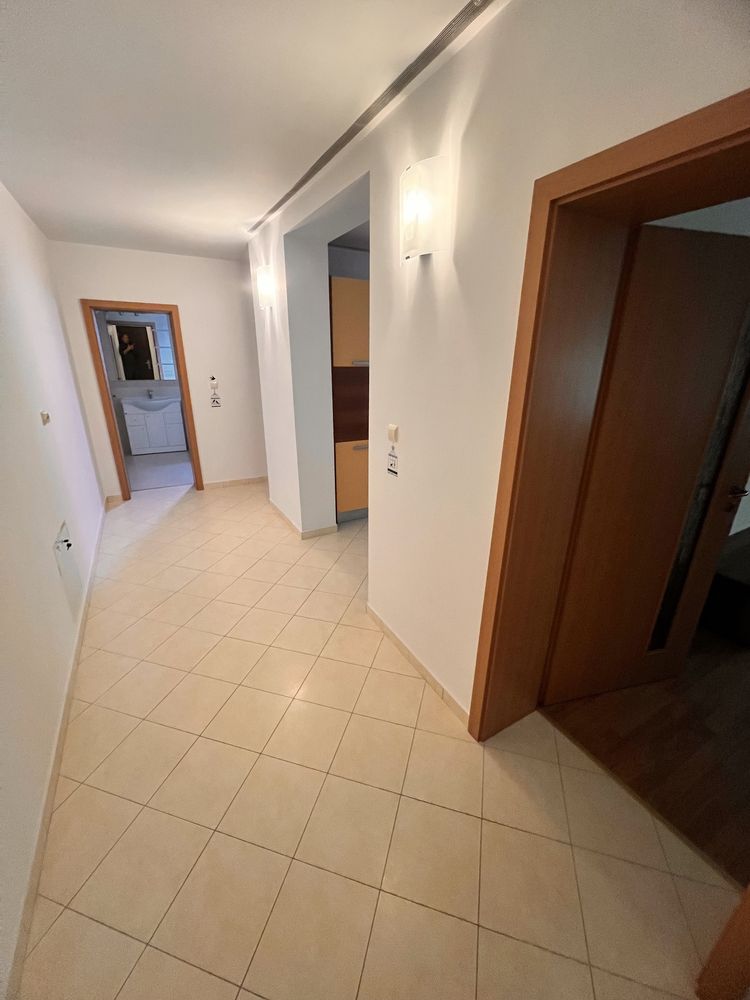 Propietar inchiriez apartament 2 camere et 1 (VOX) cu parcare privata