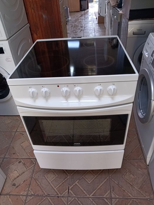 Свободно стояща печка с керамичен плот VOSS Electrolux 2 год.Гаранциия