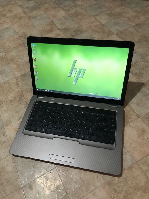 Продам ноут Hp i3 проц озу 4гб ssd 256гб hdd 300гб батарейка новоя win