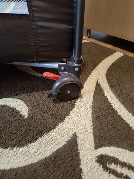 Детска сгъваема кошара с матрак на едно ниво