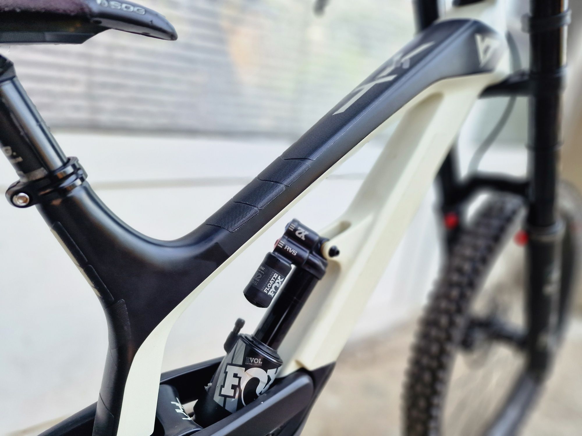 Велосипед YT Tues CF Pro 2019 M/L НОВ