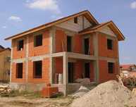 Firma de constructii executa: Case la cheie-Case la rosu-Mansardari