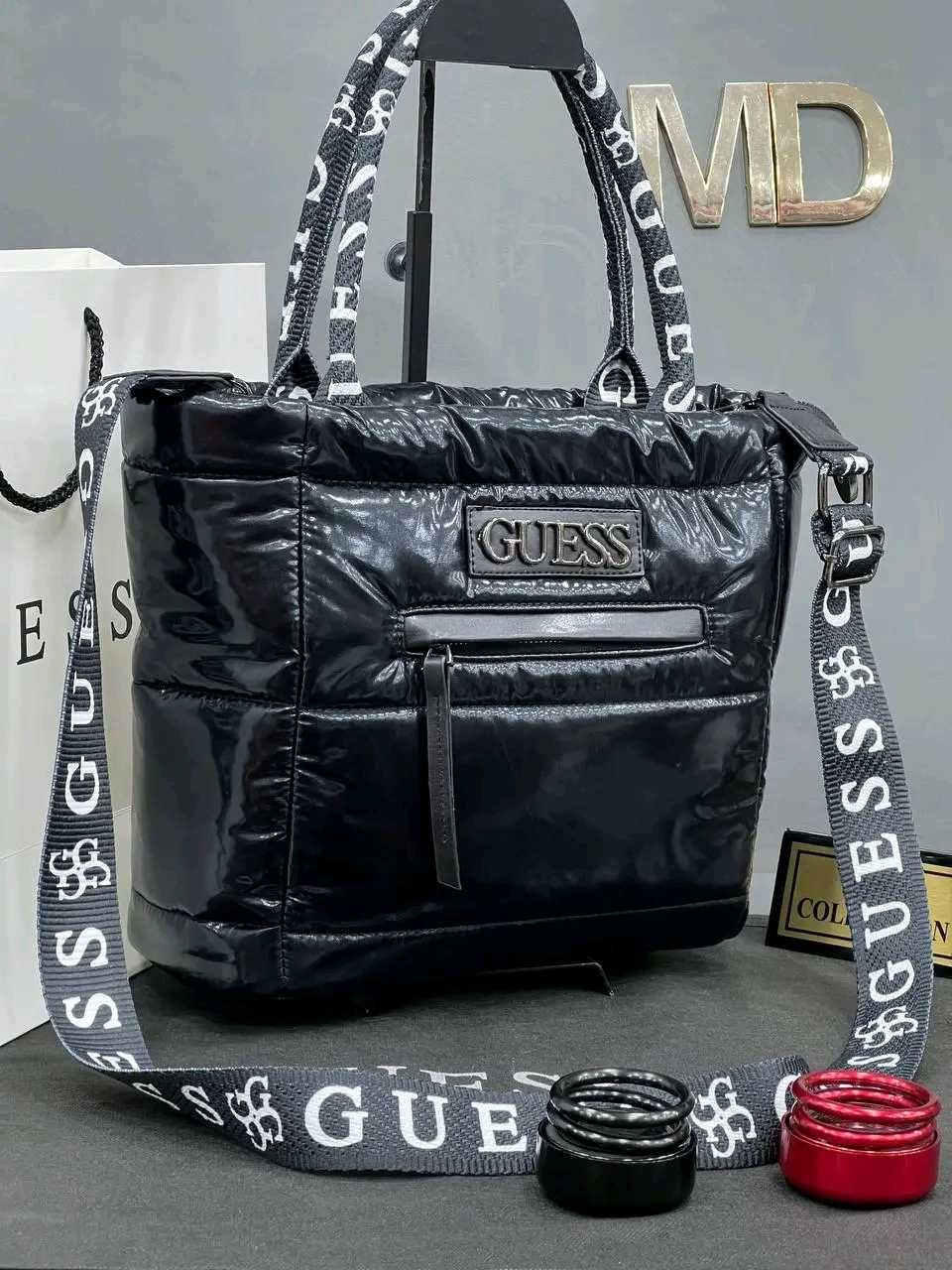 Дамска чанта Черна с лого Guess