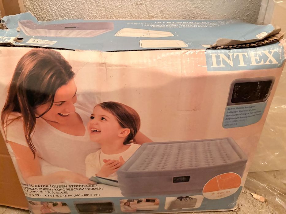 Надуваем матрак Intex с вградена електрическа помпа