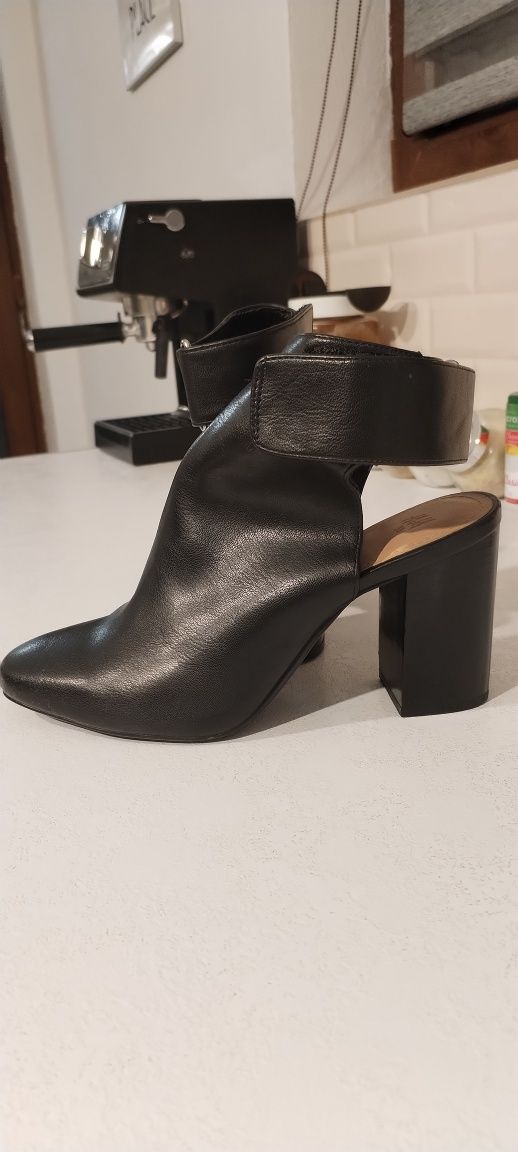 Pantofi piele H&m, decupați în spate