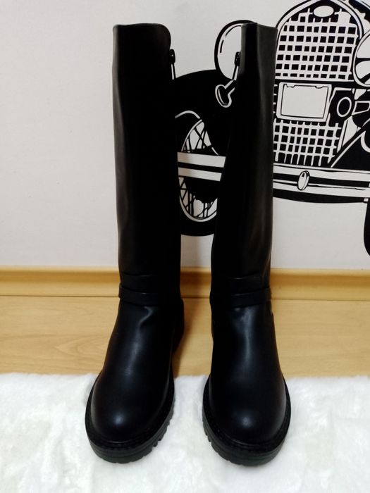 Нови дамски ботуши с топла подплата и грайфер  номер 38