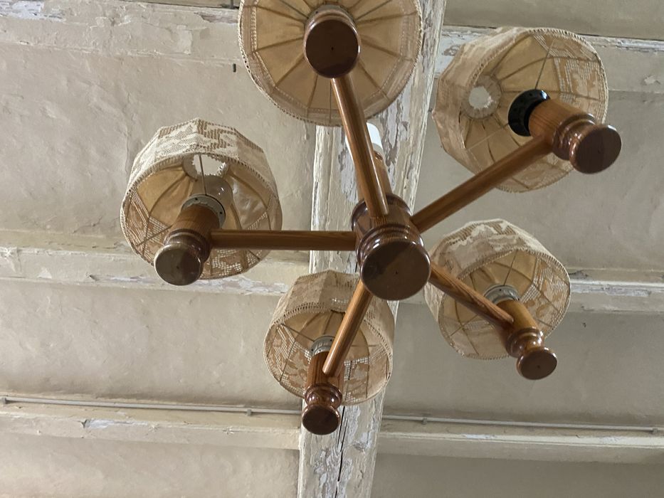 Candelabru rustic din lemn si pânza