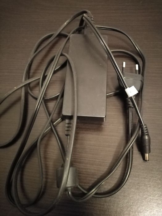 Vând Alimentator 12 V