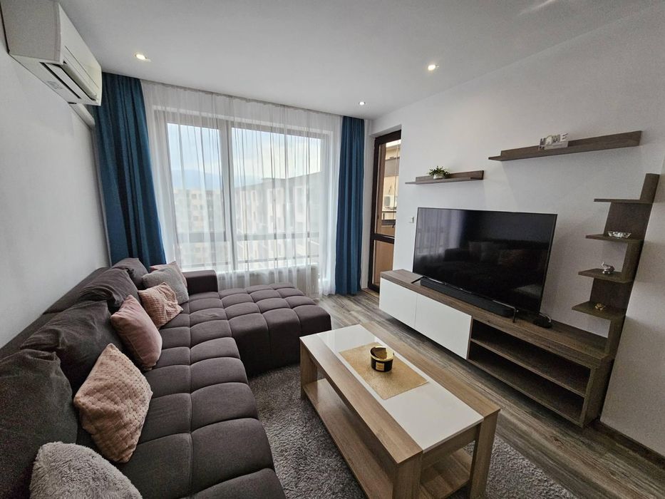 Тристаен апартамент за продажба в кв. Кючук Париж