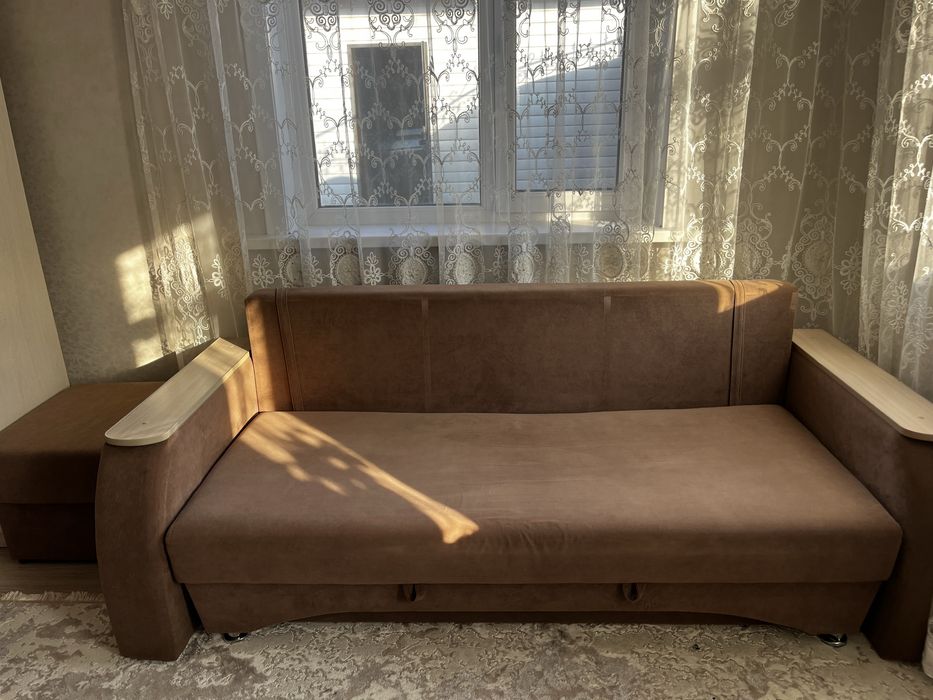 Продам диван с пуфиком