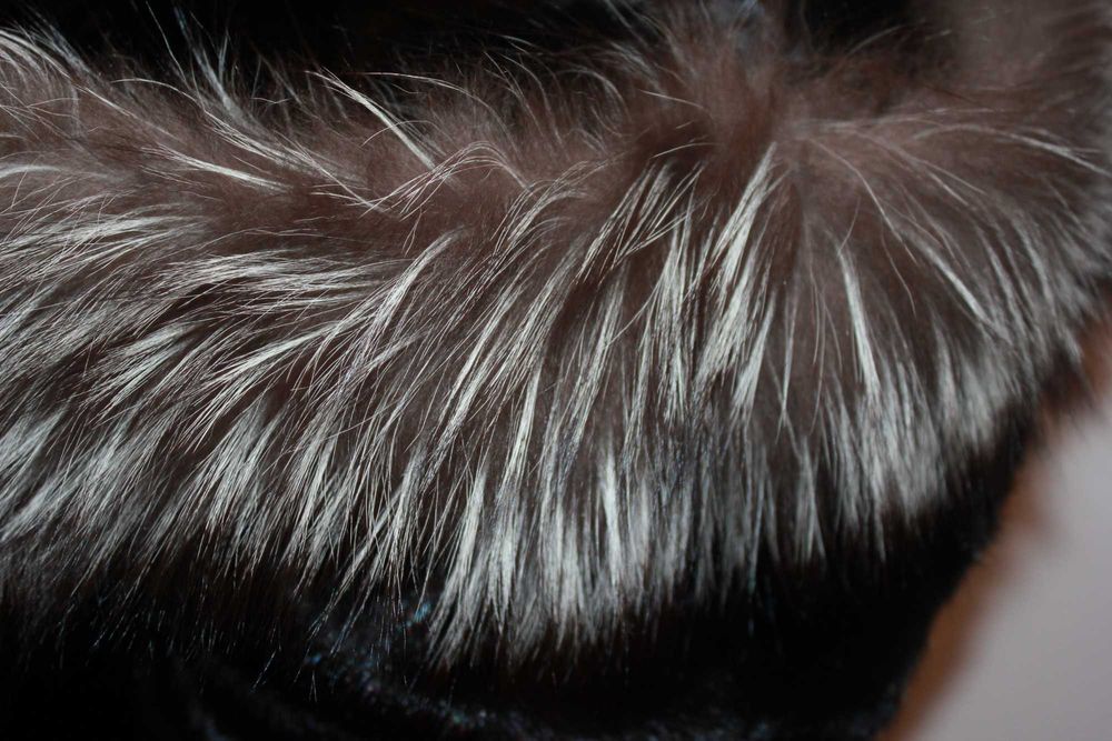 Haina de blana naturala neagra, vizon cu guler de vulpe argintie