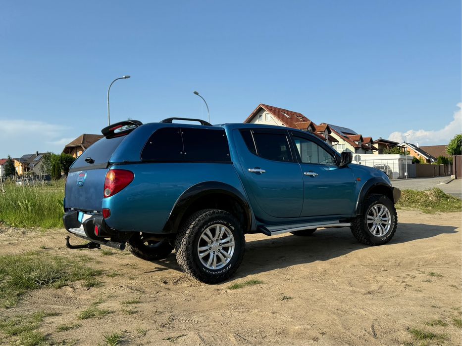 Mitsubishi L200 Warrior gen Toyota Hilux sau Navara Amarok Nissan