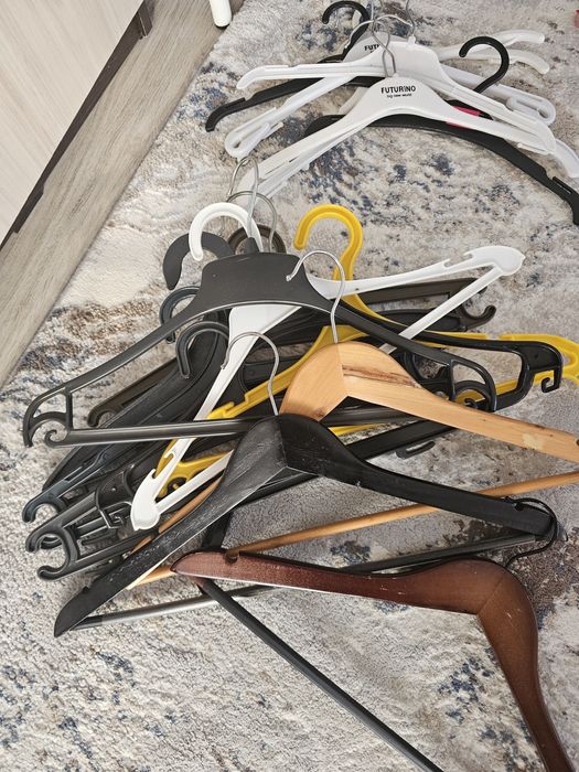 Продам плечеки (вешалки) недорого в хорошем состоянии