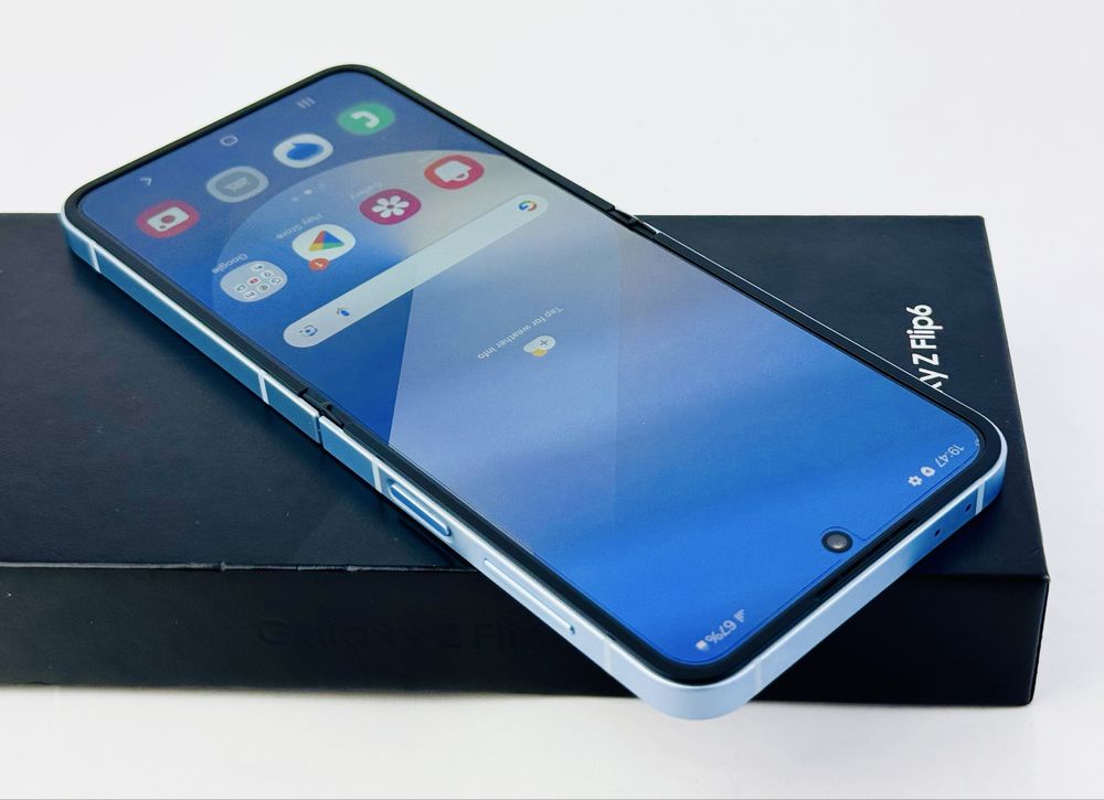 КАТО НОВ! Samsung Galaxy Z Flip 6 5G 256GB 12RAM Blue Гаранция!