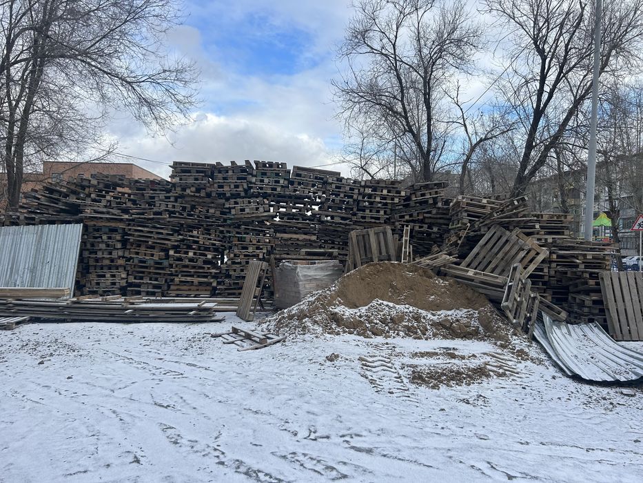 Продам поддоны б/у в хорошем состоянии около 500 шт