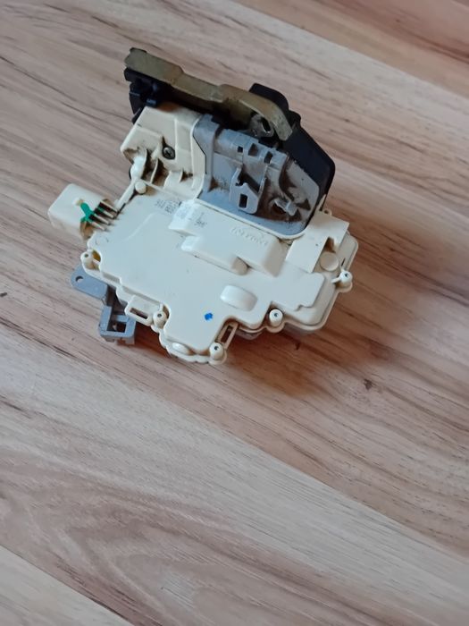 Broasca incuietoare usa stanga spate Audi A4 B8 2008 2009 2010 2011 20