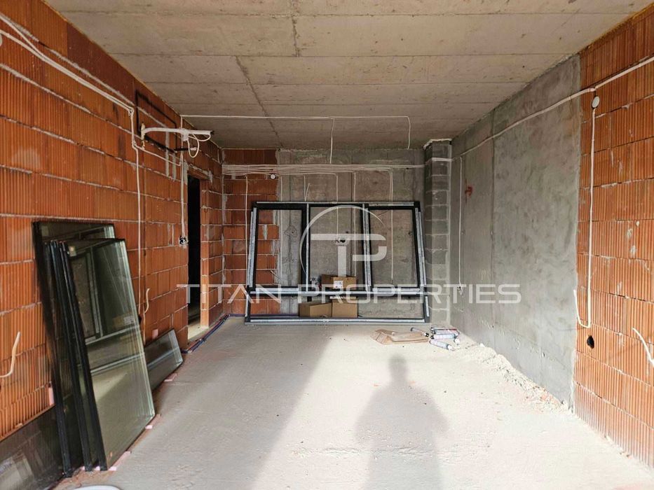 Продава се Двустаен апартамент в Пловдив, Гагарин - 70 кв.м за 800 €/кв.м - Снимка #1