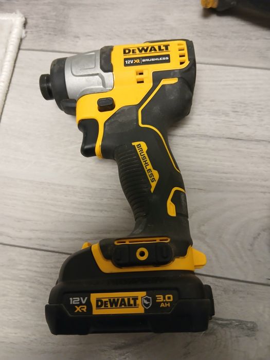 Dewalt scule      .