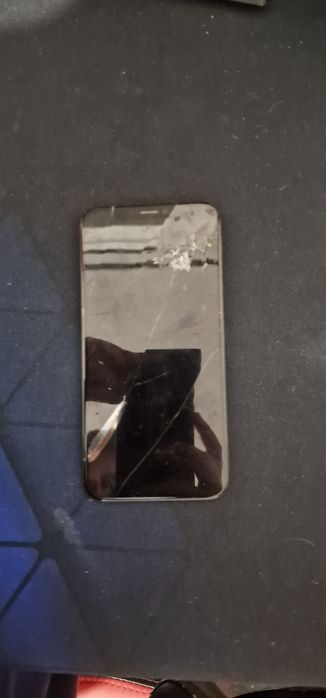 Ecran original iphone xs crapat cu pete negre