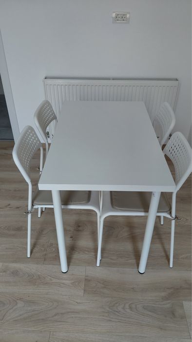 Masa si 4 scaune
