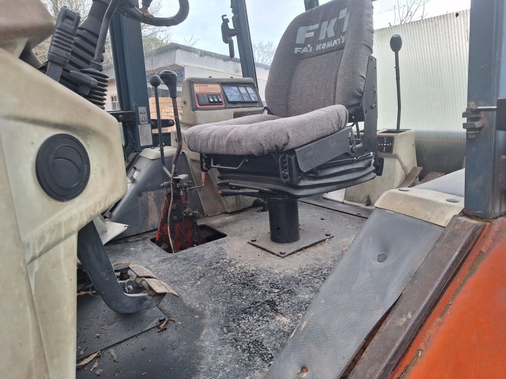 De vanzare buldoexcavator FAI KOMATSU.