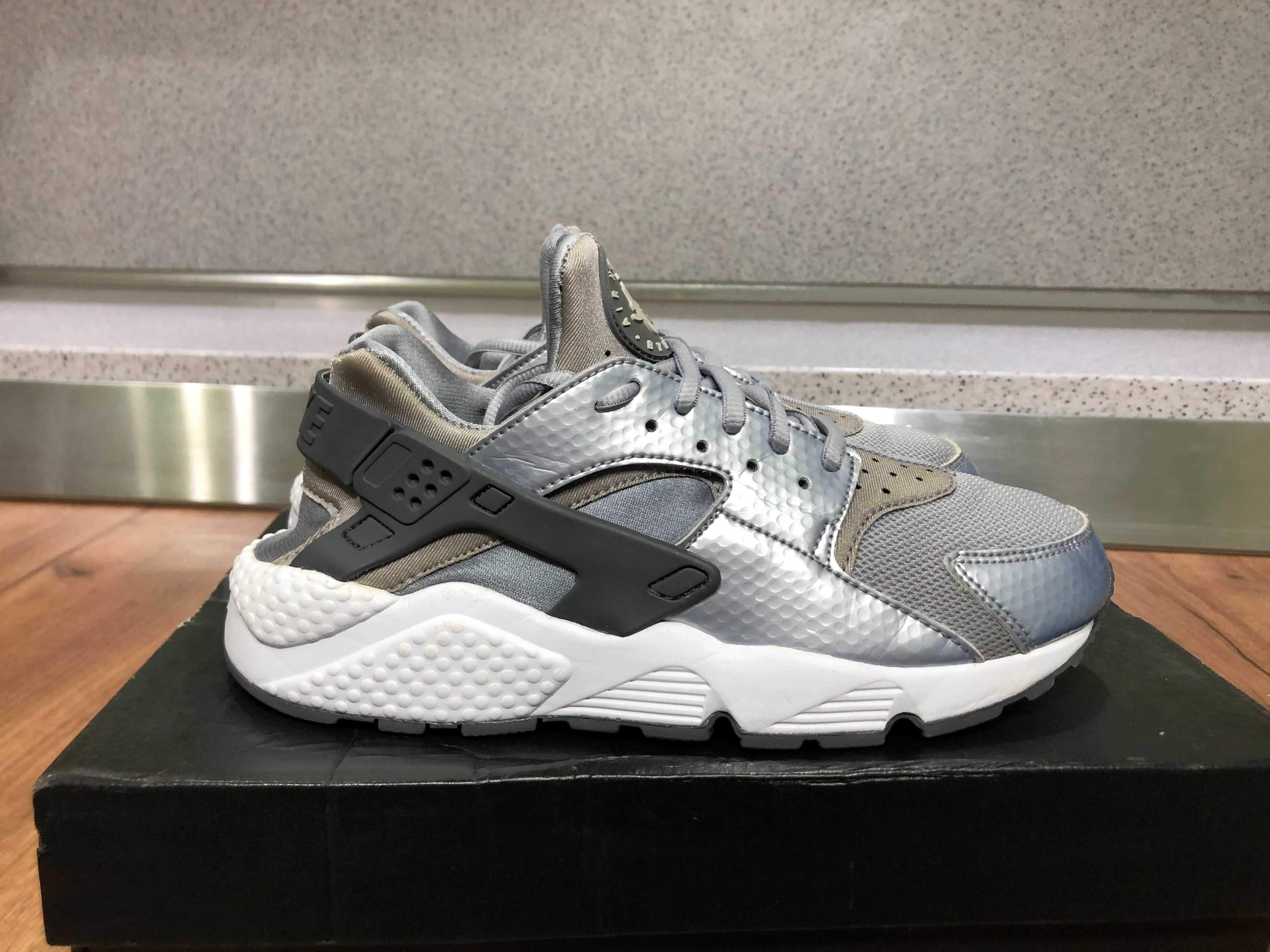 ОРИГИНАЛНИ *** Nike Air Huarache Run /  " Silver Dark Grey White "