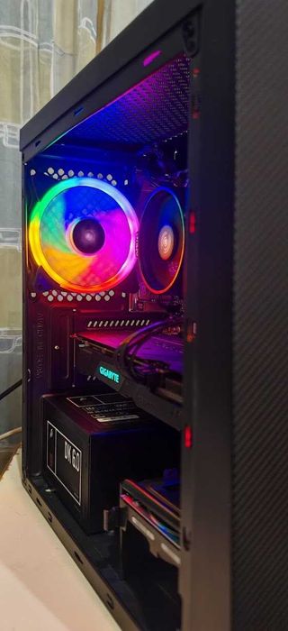 Продавам Гейм РС Ryzen 5 5500/16Gb/512Gb SSD+1TB HDD/ 1660 Super/Гаран