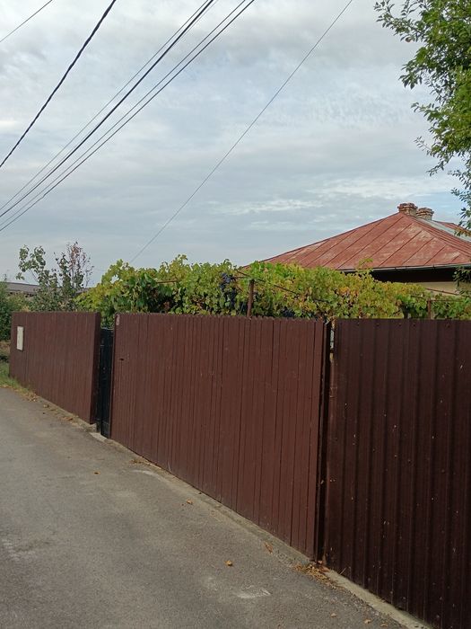 Vând casa cu teren 1000 m2