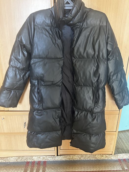 Продам женскую зимнею одежду.