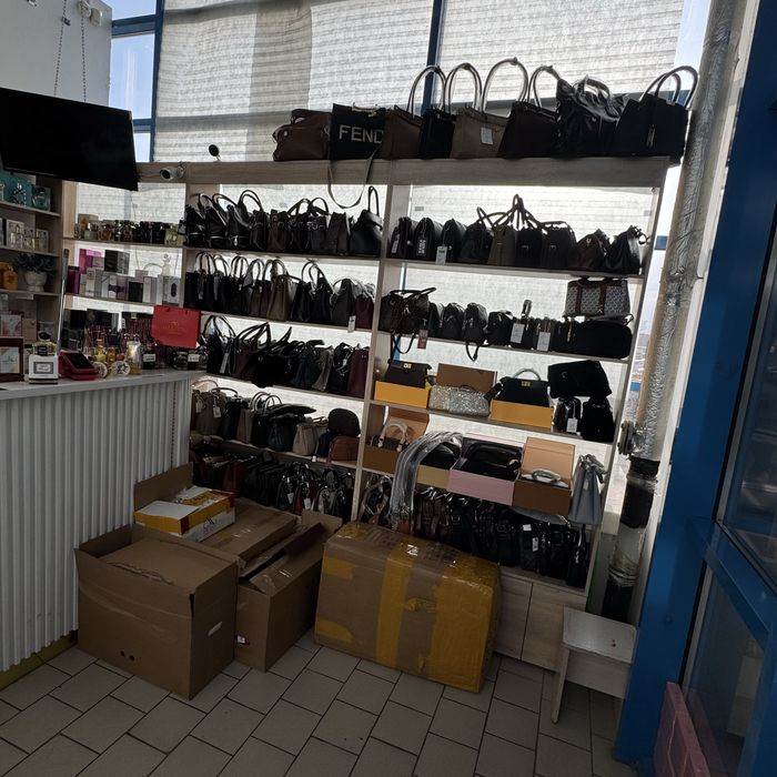 Продам ветрины   по 20000 т в наличии в идеальном состоянии