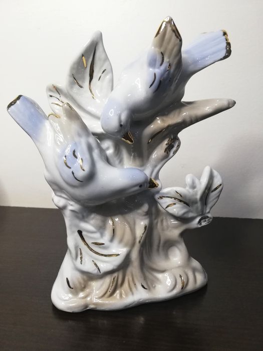 Прекрасна статуетка с  птици. Порцелан.