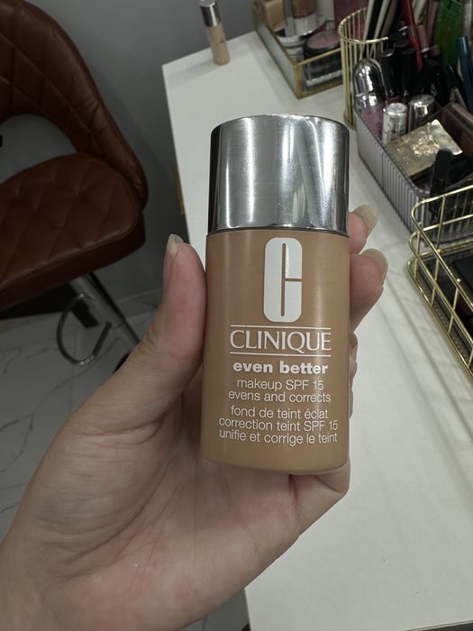 Тональный крем Clinique