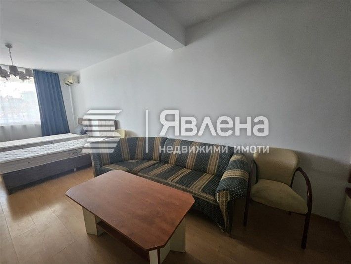 Тристаен апартамент в центъра на Слънчев Бряг