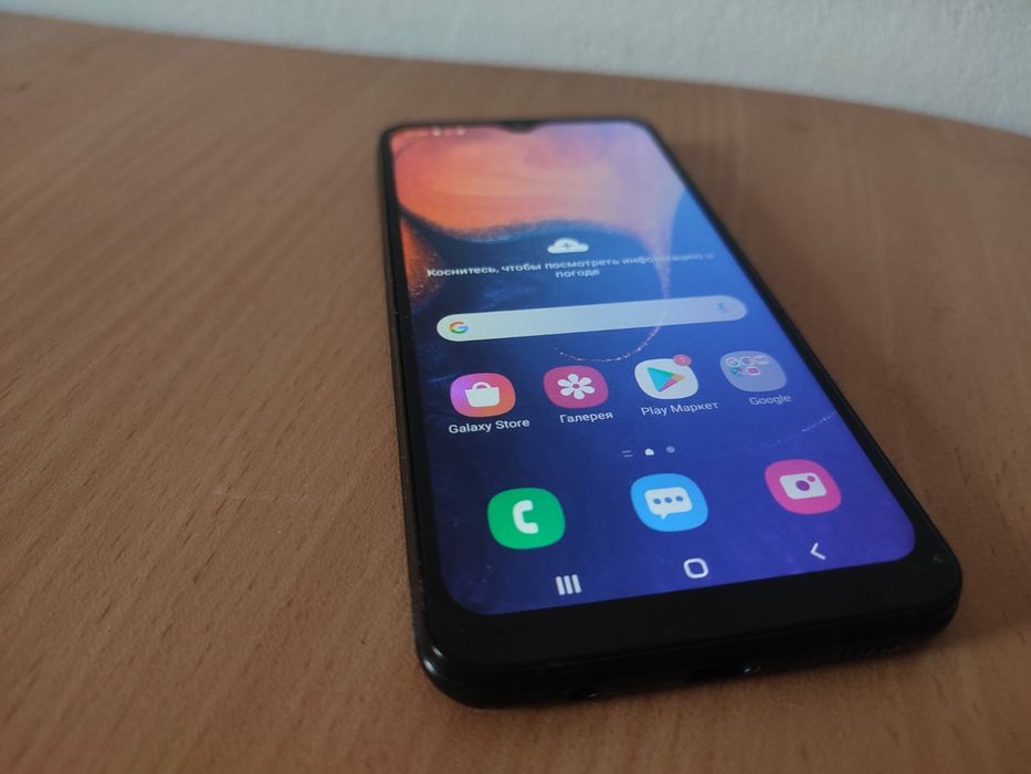 Продается Samsung A50 (доставлю по городу бесплатно)